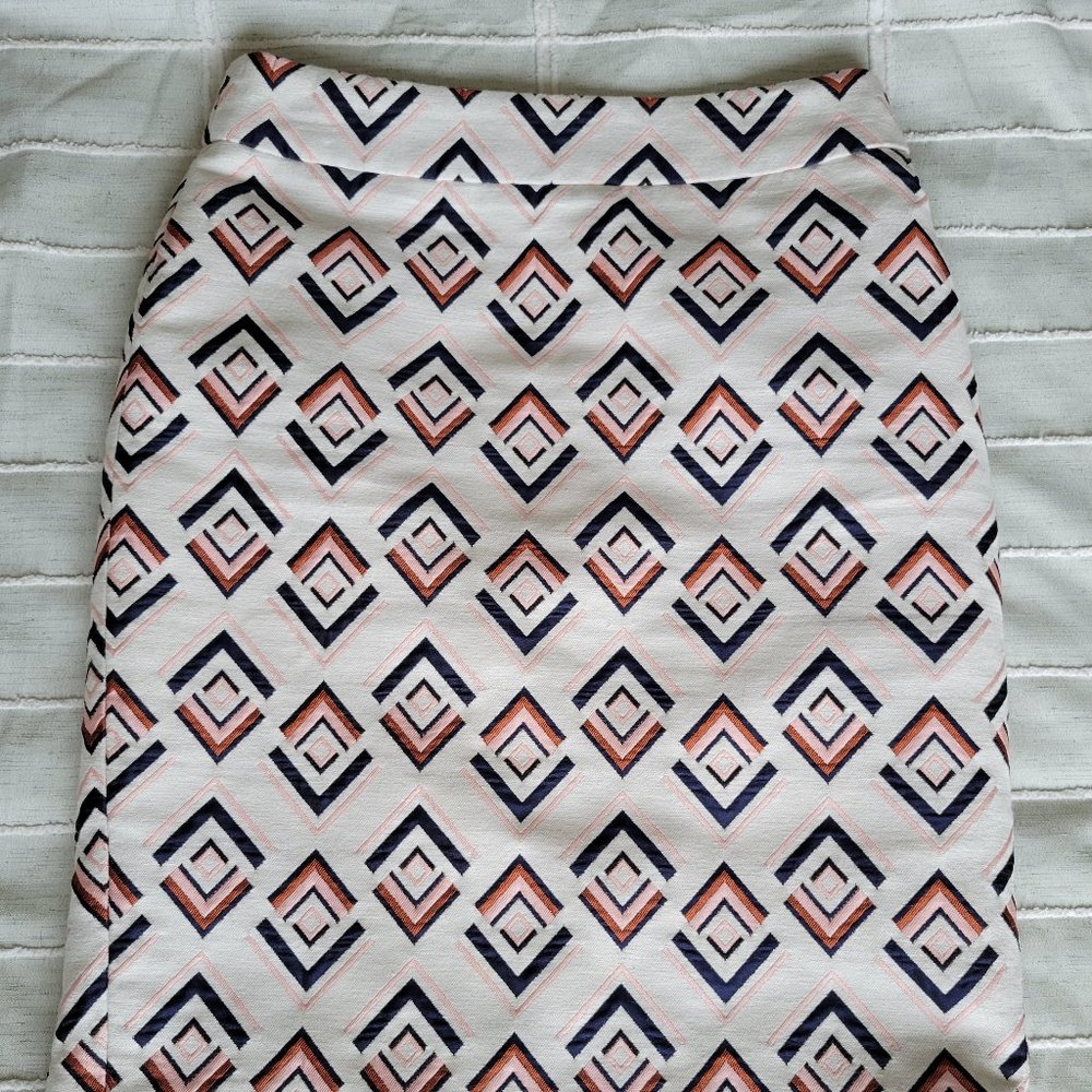 Geometric Patterned Pencil Skirt